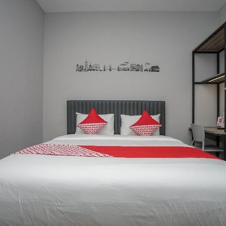 Oyo 568 Rajawali Homestay Палембанг Екстериор снимка