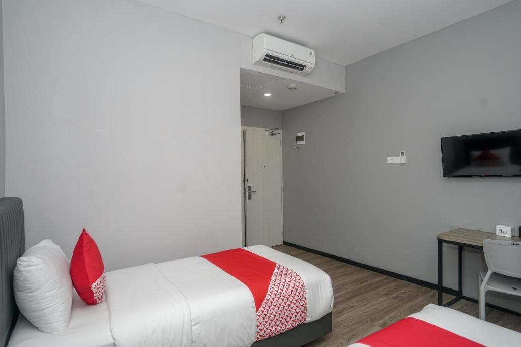 Oyo 568 Rajawali Homestay Палембанг Екстериор снимка