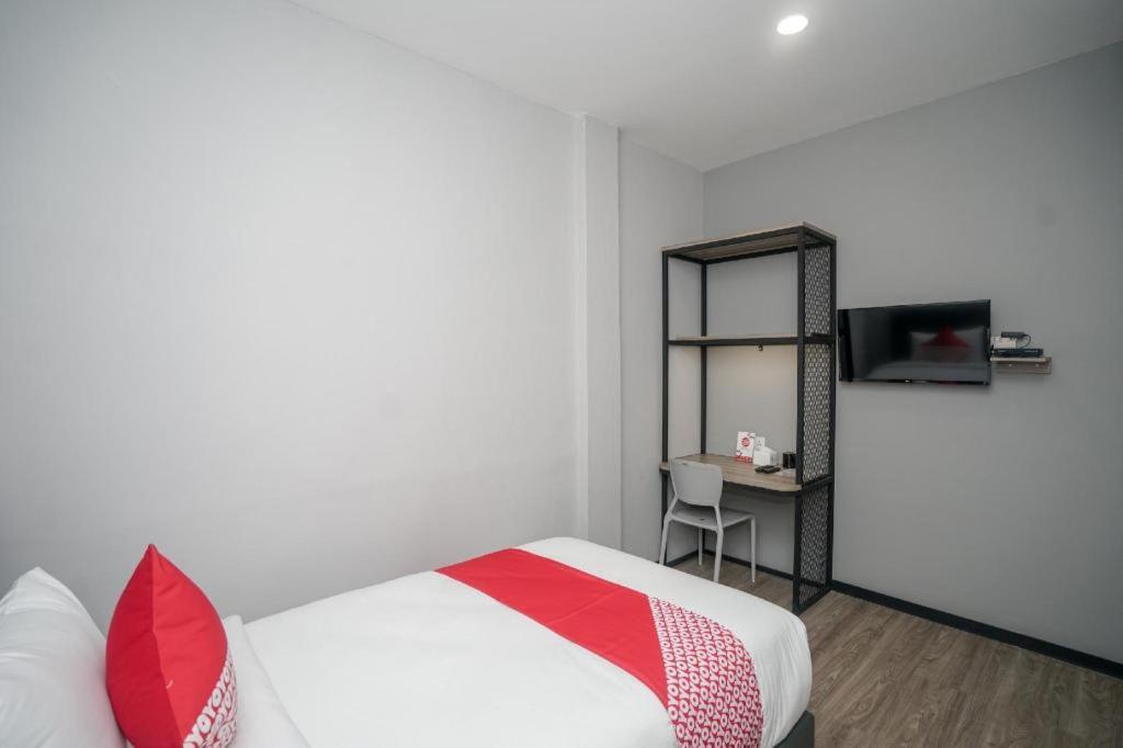 Oyo 568 Rajawali Homestay Палембанг Екстериор снимка