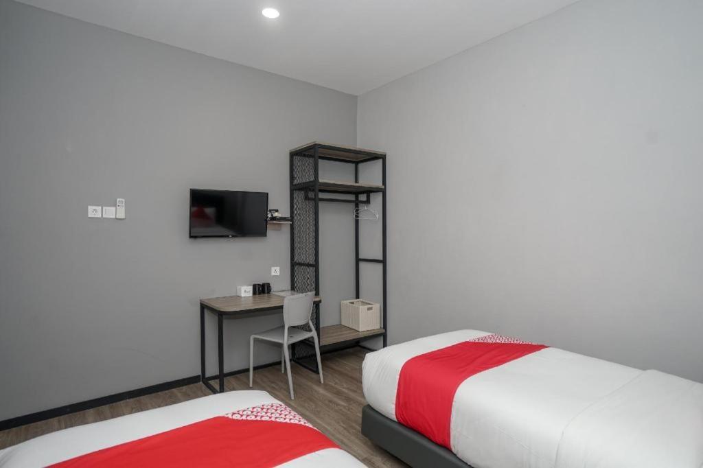 Oyo 568 Rajawali Homestay Палембанг Екстериор снимка