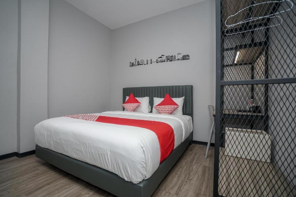 Oyo 568 Rajawali Homestay Палембанг Екстериор снимка