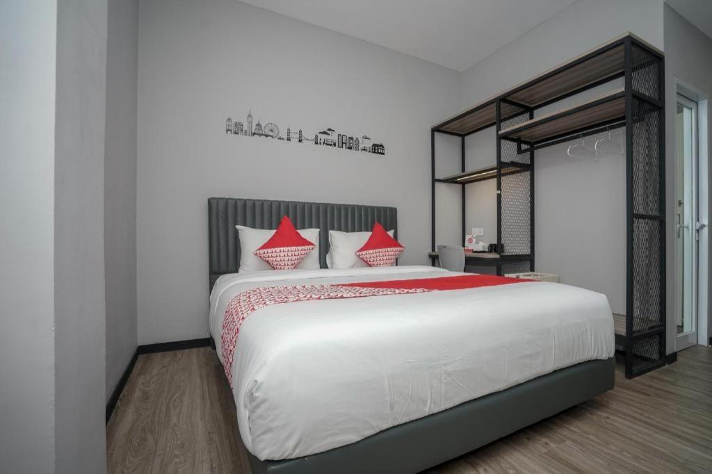 Oyo 568 Rajawali Homestay Палембанг Екстериор снимка