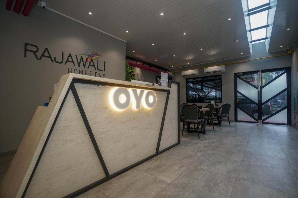Oyo 568 Rajawali Homestay Палембанг Екстериор снимка