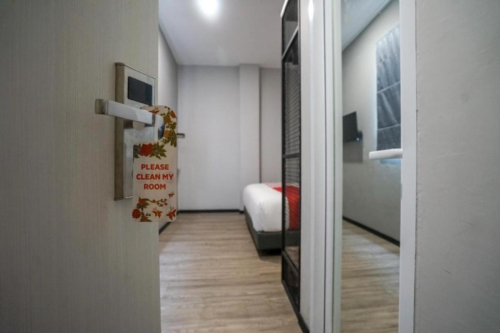 Oyo 568 Rajawali Homestay Палембанг Екстериор снимка