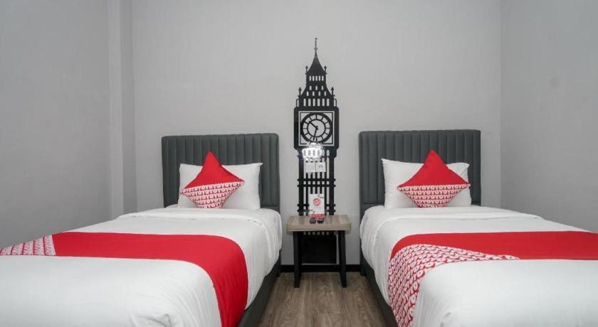 Oyo 568 Rajawali Homestay Палембанг Екстериор снимка