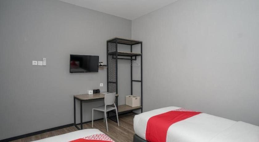 Oyo 568 Rajawali Homestay Палембанг Екстериор снимка
