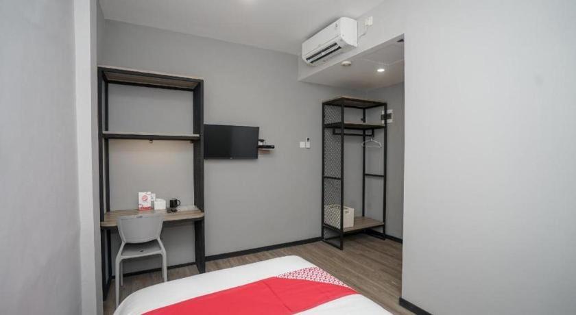 Oyo 568 Rajawali Homestay Палембанг Екстериор снимка